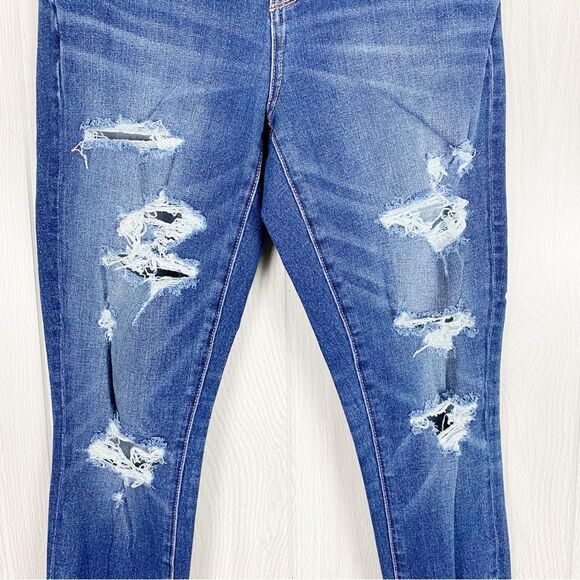 American Eagle | Medium Wash Distressed Curvy Hi Rise Jegging Size 2 - Picture 5 of 10